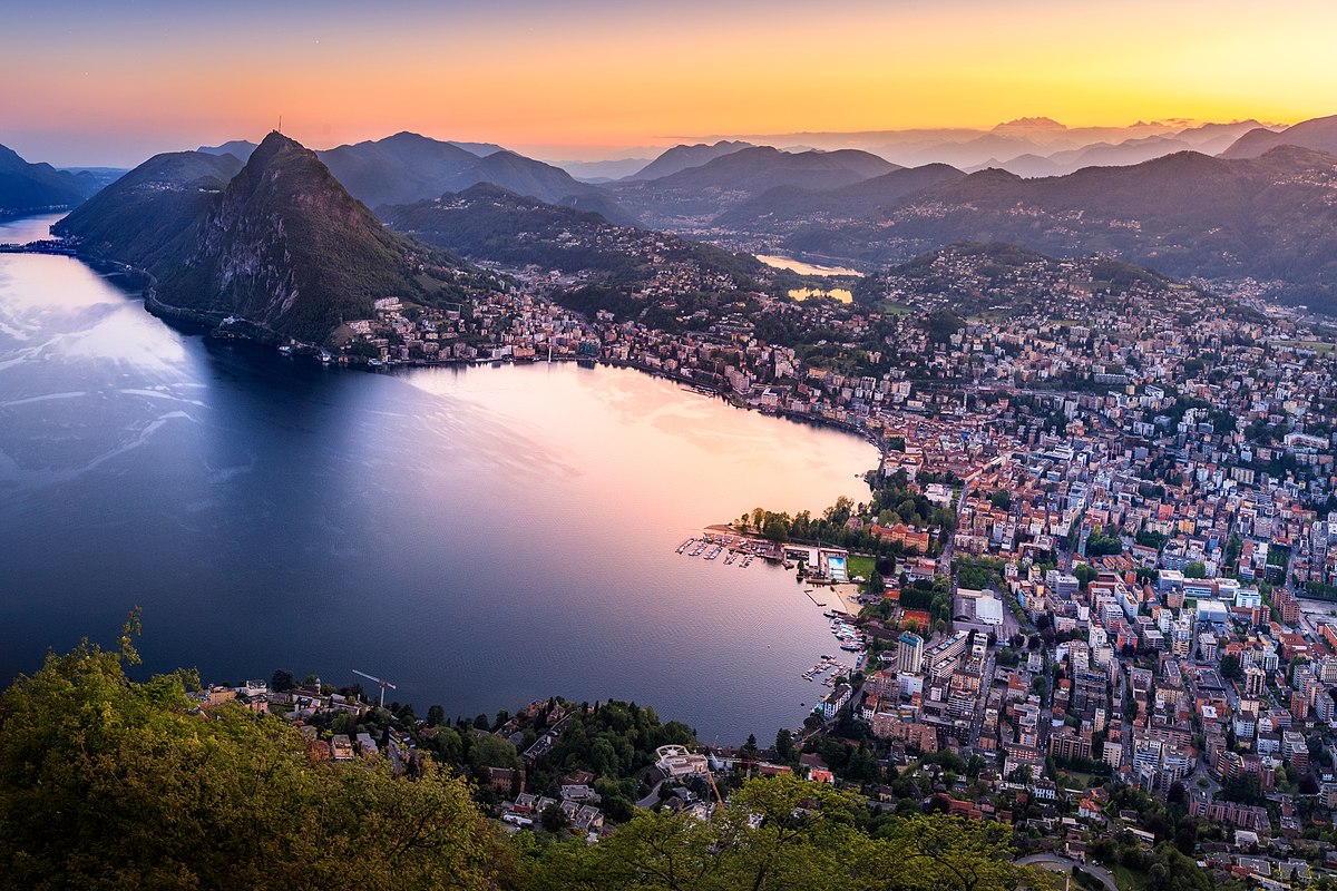 Lago_di_Lugano_at_Sunset_(cropped_2)